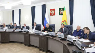 Мельниченко потребовал взять на особый контроль работы по строительству и ремонту соцобъектов