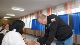 В Пензе губернатор Олег Мельниченко проголосовал на выборах главы региона и депутатов Госдумы