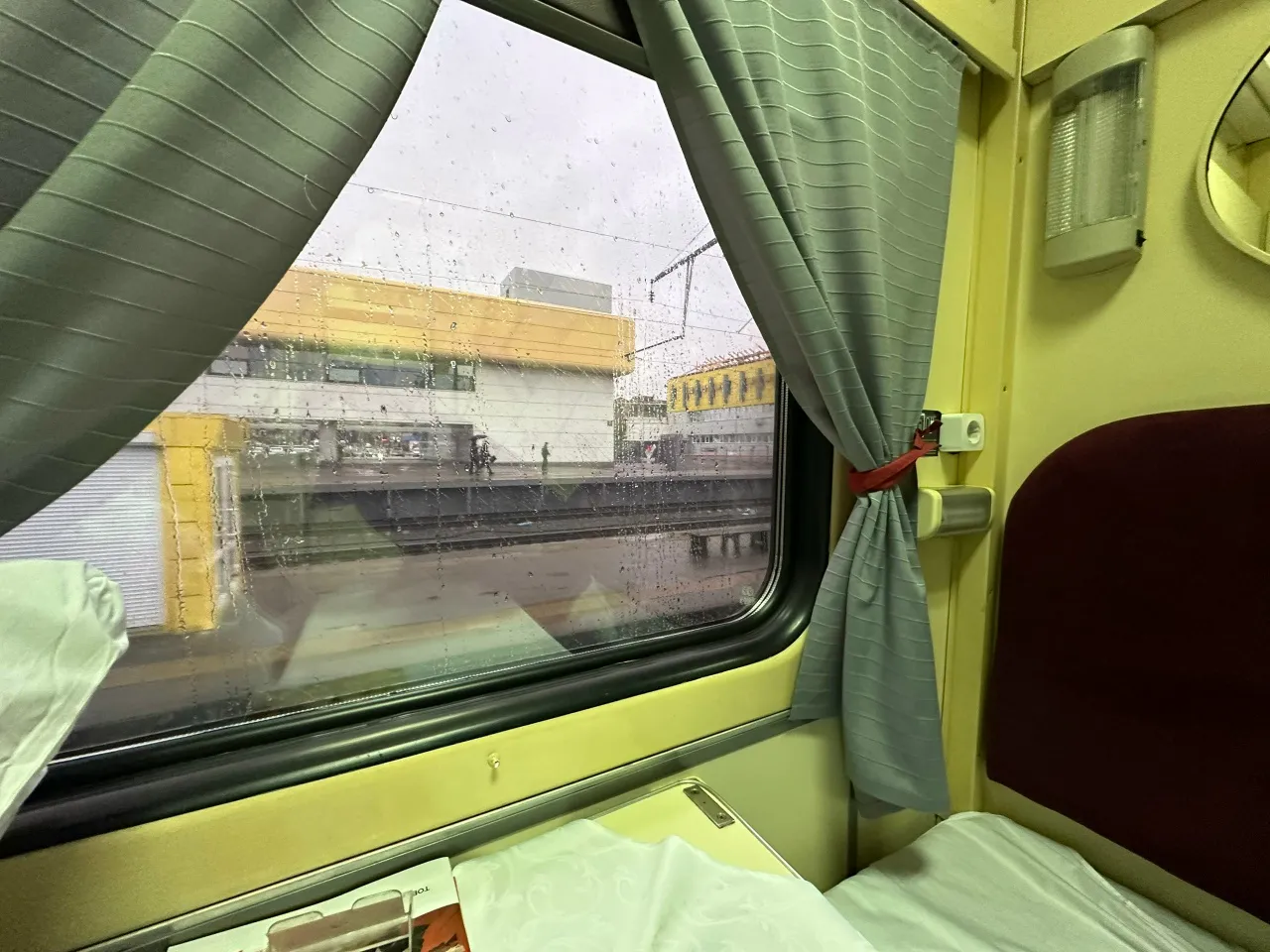 Ехал из Москвы в Петербург и разговорился с соседом — он рассказал, как ездит в купе один: делюсь как на духу