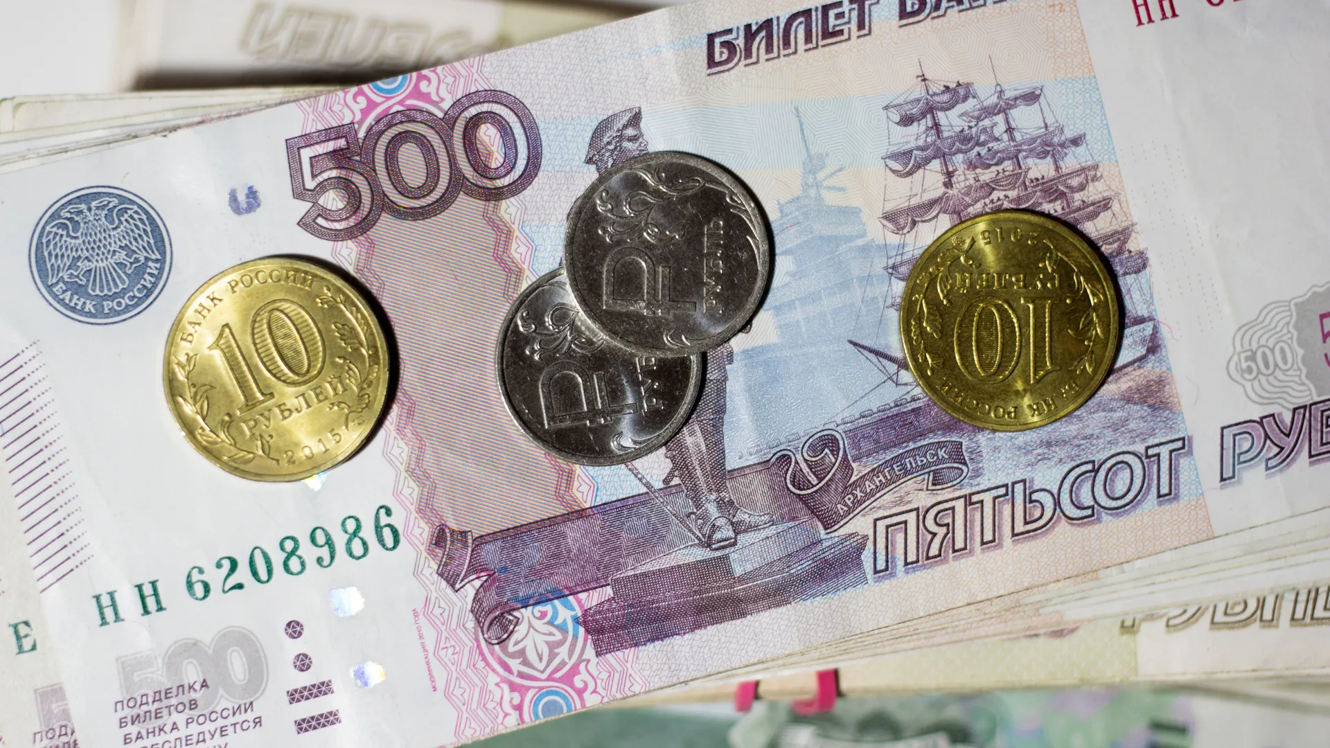 Деньги приходят — и тут же исчезают: одна незаметная установка разрушает ваш доход годами