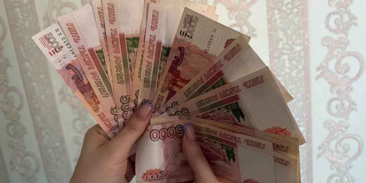 Аферисты, используя доставку цветов в качестве предлога, украли у пензячки около 300 тыс. рублей