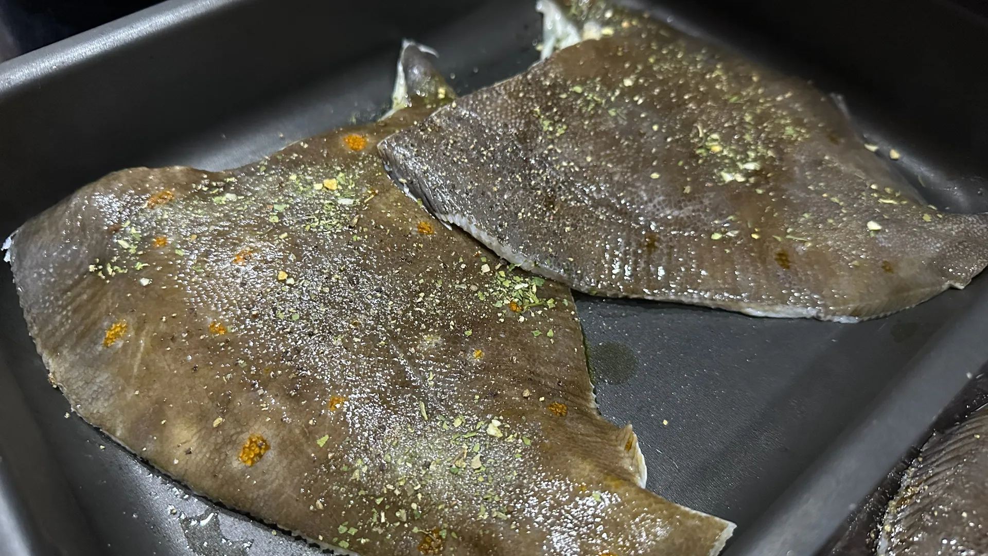 До чего же вкусно и просто. Такую рыбу хочется готовить и есть снова и снова, самый вкусный рецепт