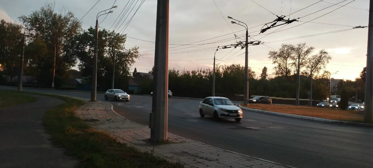 Глава Пензы Денисов устроил разнос за незакрытые люки на дороге после ремонта сетей