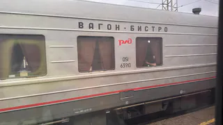 Мужчина вошел ночью в купе, а на его месте спит пенсионерка - что делать в такой ситуации