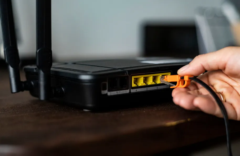 Просто нажимаю эту кнопку на роутере 1 раз в неделю: Wi-Fi летает со скоростью света
