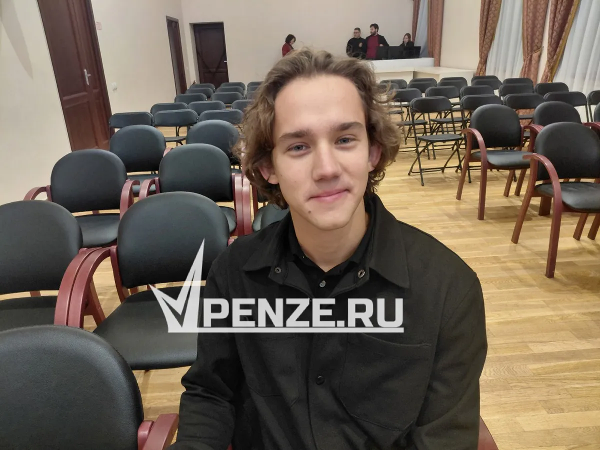 Восходящая звезда в Пензе: Максим Осинцев о первом театральном «ожоге» и о главной роли в «Смотри на меня!»
