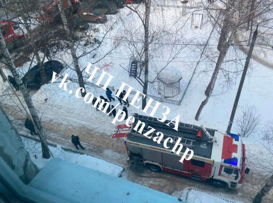 Пензенские спасатели героически спасли мужчину из пожара на улице Герцена