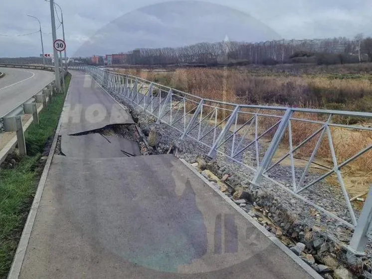 В Пензе на улице Бутузова провалился асфальт на пешеходной зоне