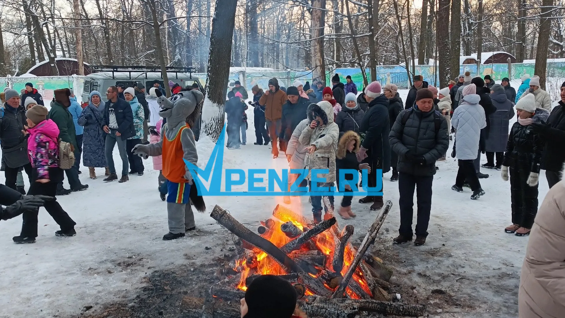 В Пензе для малышей и их родителей организовали «Новогодний костер» на свежем воздухе