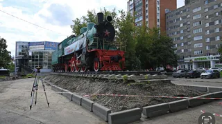 В Пензе начали обновлять памятник «Паровоз Су 213-89» к празднованию Дня города