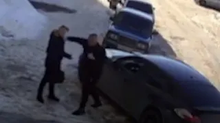 Полиция прокомментировала конфликт между пешеходом и водителем Porsche Panamera в Пензе