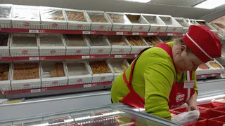 Набрала в "Ермолино" недорогих продуктов: пирожные, котлеты. Делюсь отзывами и впечатлениями