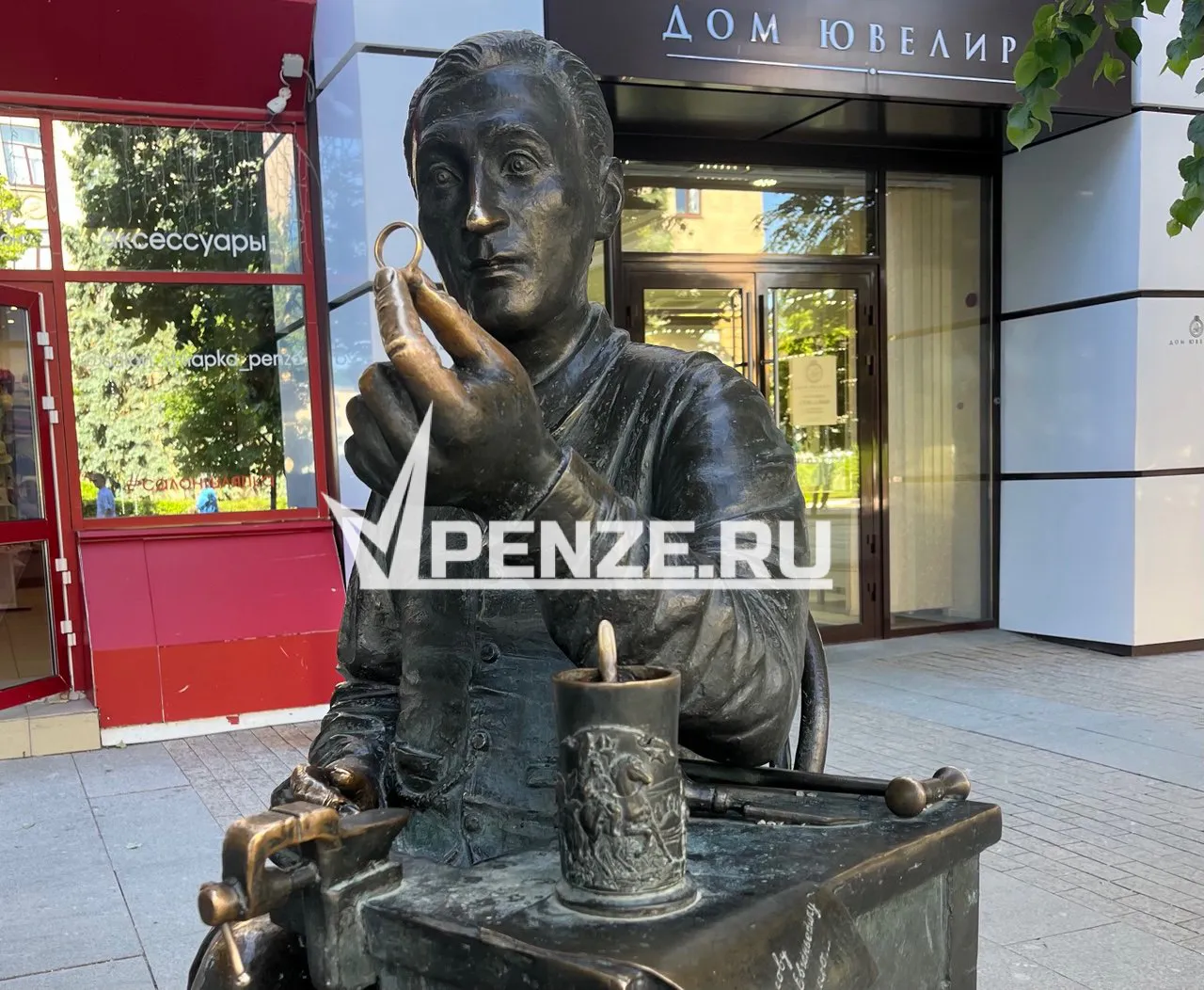 В Пензе временно исчезнет памятник ювелиру