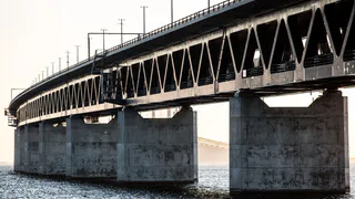 В Пензе парень пытался прыгнуть с моста Дружбы после свадьбы друга