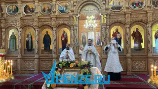 Десятки жителей Пензы приехали в храм Николая Чудотворца, чтобы освятить фрукты и овощи на Яблочный Спас