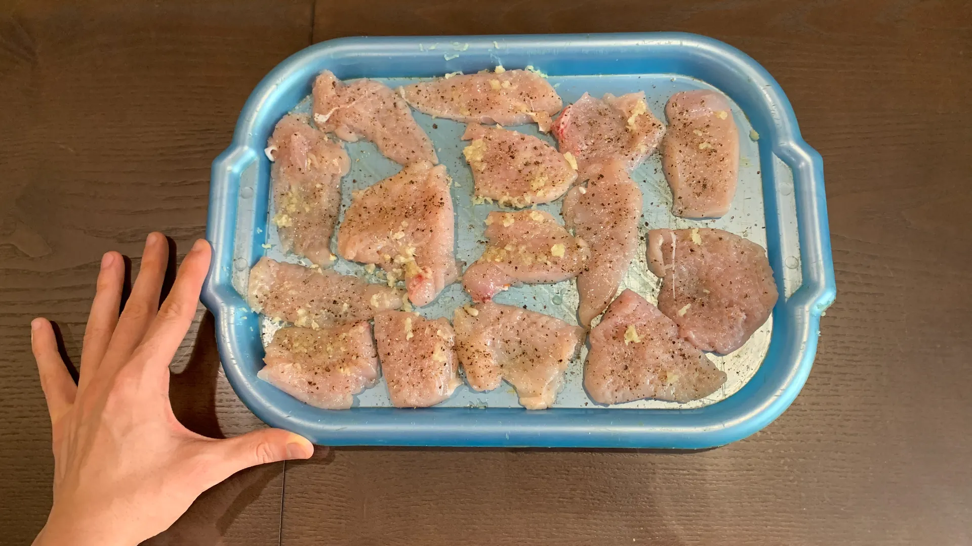 Раскрываю секрет идеального мяса: маринад из 2 продуктов. Даже куриная грудка станет сочной и невероятно вкусной.