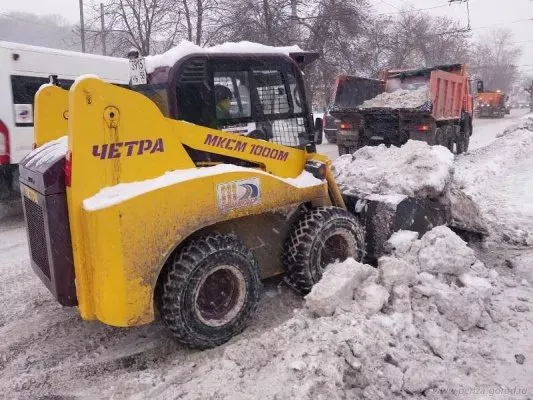 150 человек и 94 спецмашины вышли на улицы Пензы для уборки снега