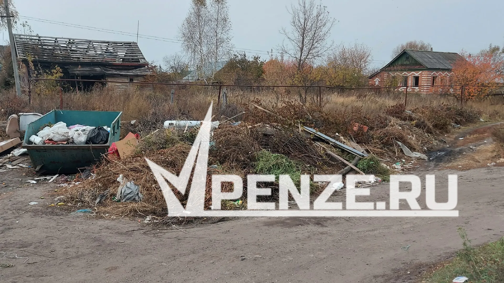 «Переводят стрелки» друг на друга, а свалка лишь растет»: жители Сердобска просят навести порядок с отравляющим жизнь мусором