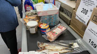 В эти дни «Светофор» переполнен покупателями, которые стараются сэкономить - вот, что они покупают