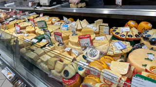 Ученые назвали самый полезный сыр — не адыгейский, не моцарелла и в 3 раза полезнее пармезана
