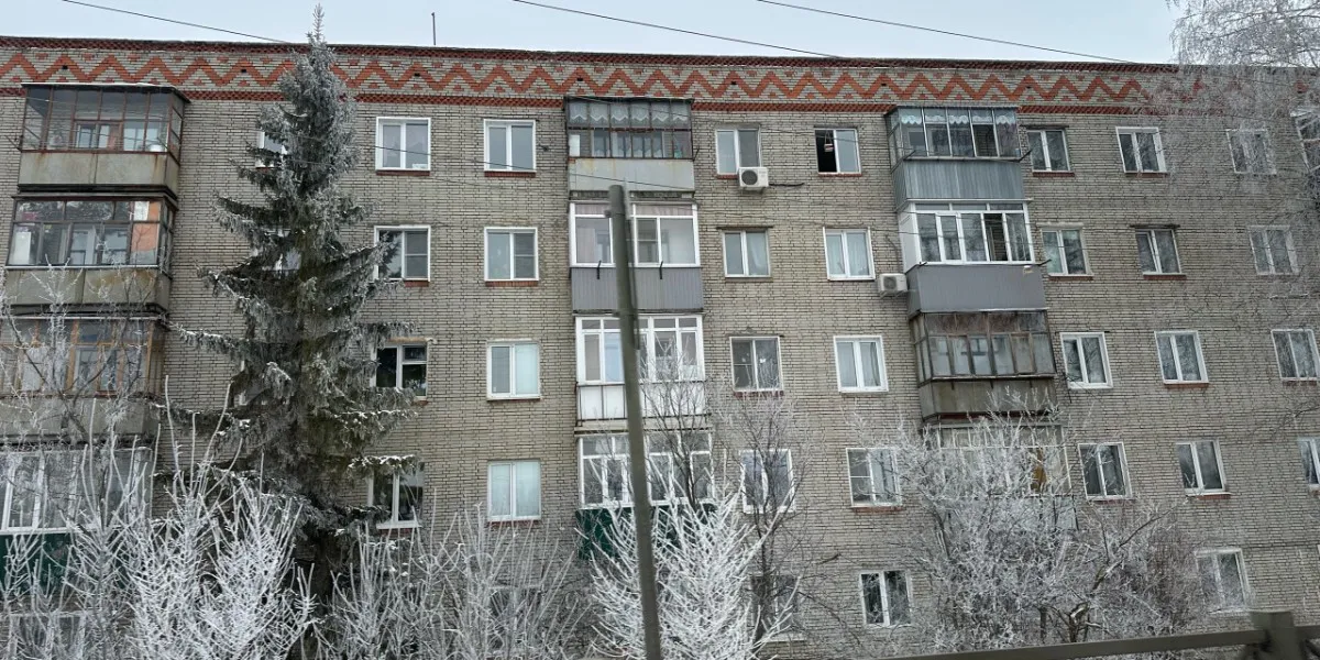 В Пензе люди не могут зайти к себе домой из-за ужасного запаха