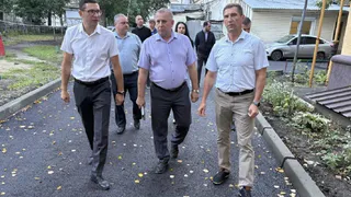 Олег Денисов проверил подготовку школ и дворов в Ленинском и Железнодорожном районах