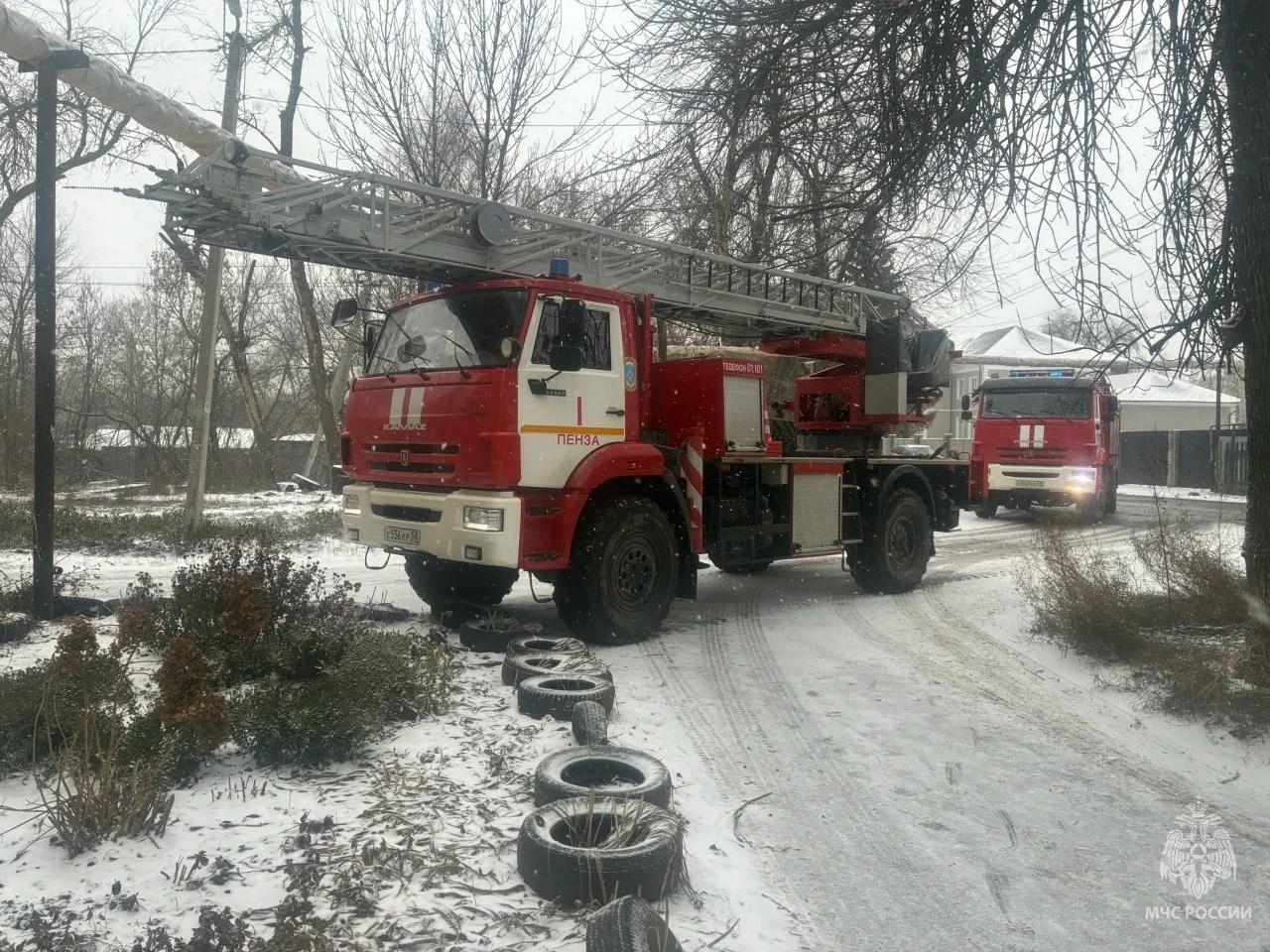 Во всем виноваты бездомные: очевидец озвучил возможную причину пожара на Жемчужном проезде