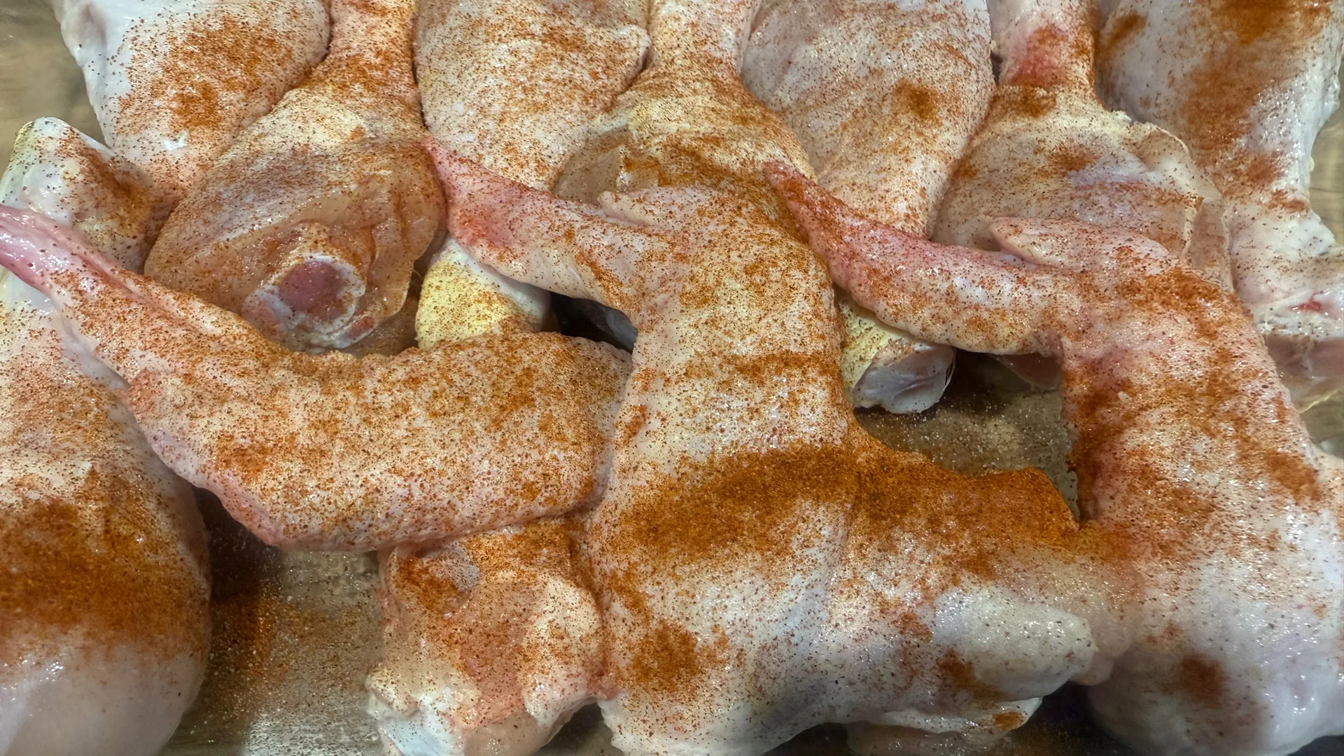 Этот рецепт курицы по-венгерски стал моим фаворитом — нежная, с ароматной корочкой, просто объедение