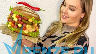 Съедобная красота. Пензячка делает необычные букеты из фруктов и колбас