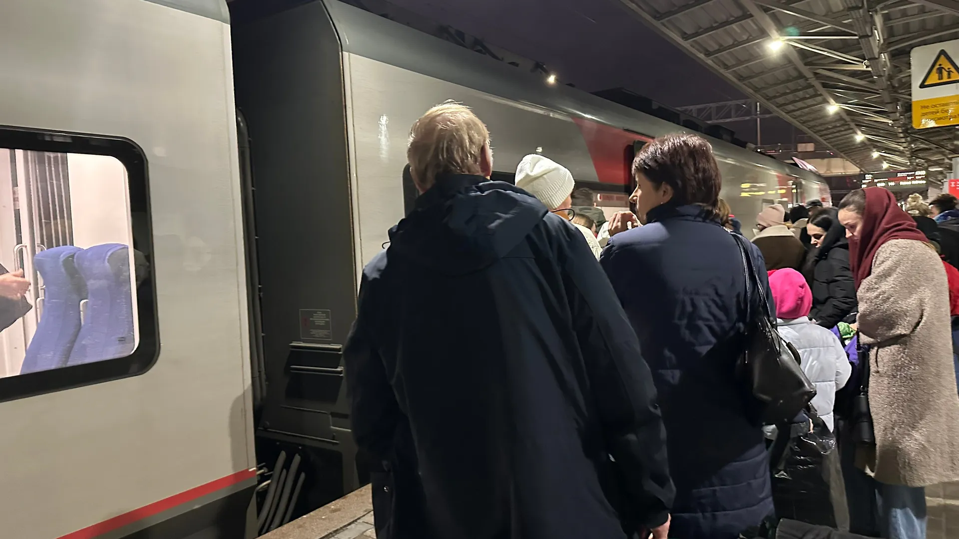 К столику в плацкарте больше не подпустят: в новых вагонах их начнут делать совсем иначе - что ждет пассажиров