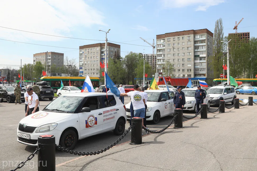 Пензенцы в честь присвоения звания Героя России летчику Терехину устроили автопробег