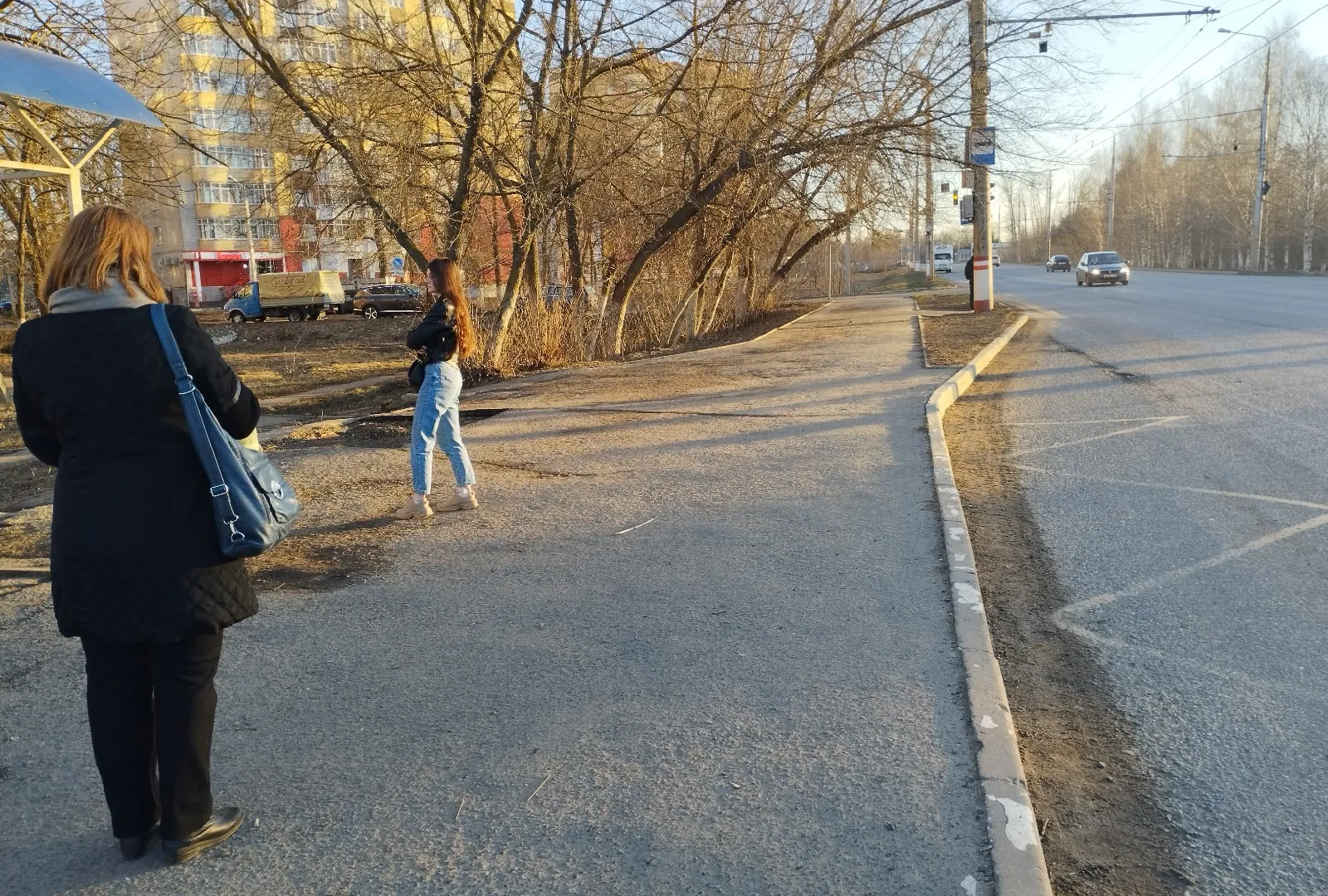 В Пензе после проверки главы Минстроя в порядок приведена площадка на конечной остановки маршрута № 25