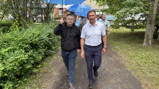Денисов оценил ход ремонта дворов на улице 8 Марта