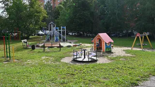 На Воронова установили лавочки и насыпали песок после жалобы жительницы мэру Пензы