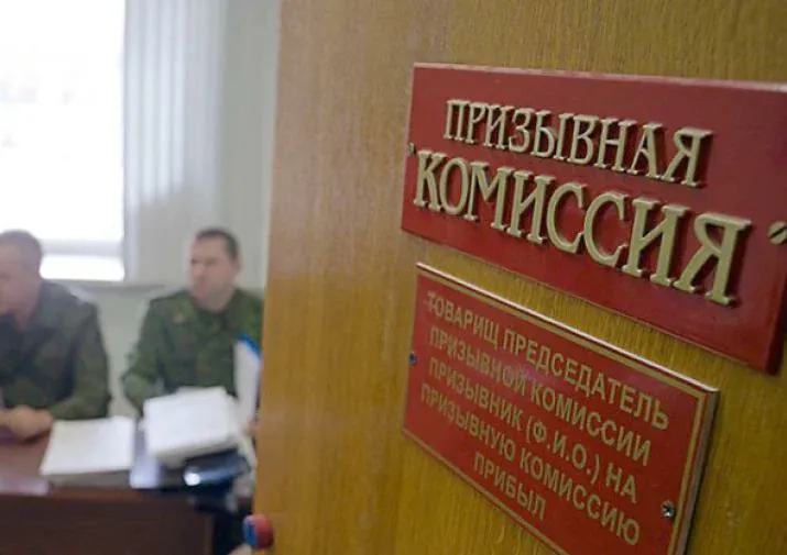 Призывники Кузнецка в военкомат приходят со своими мамами