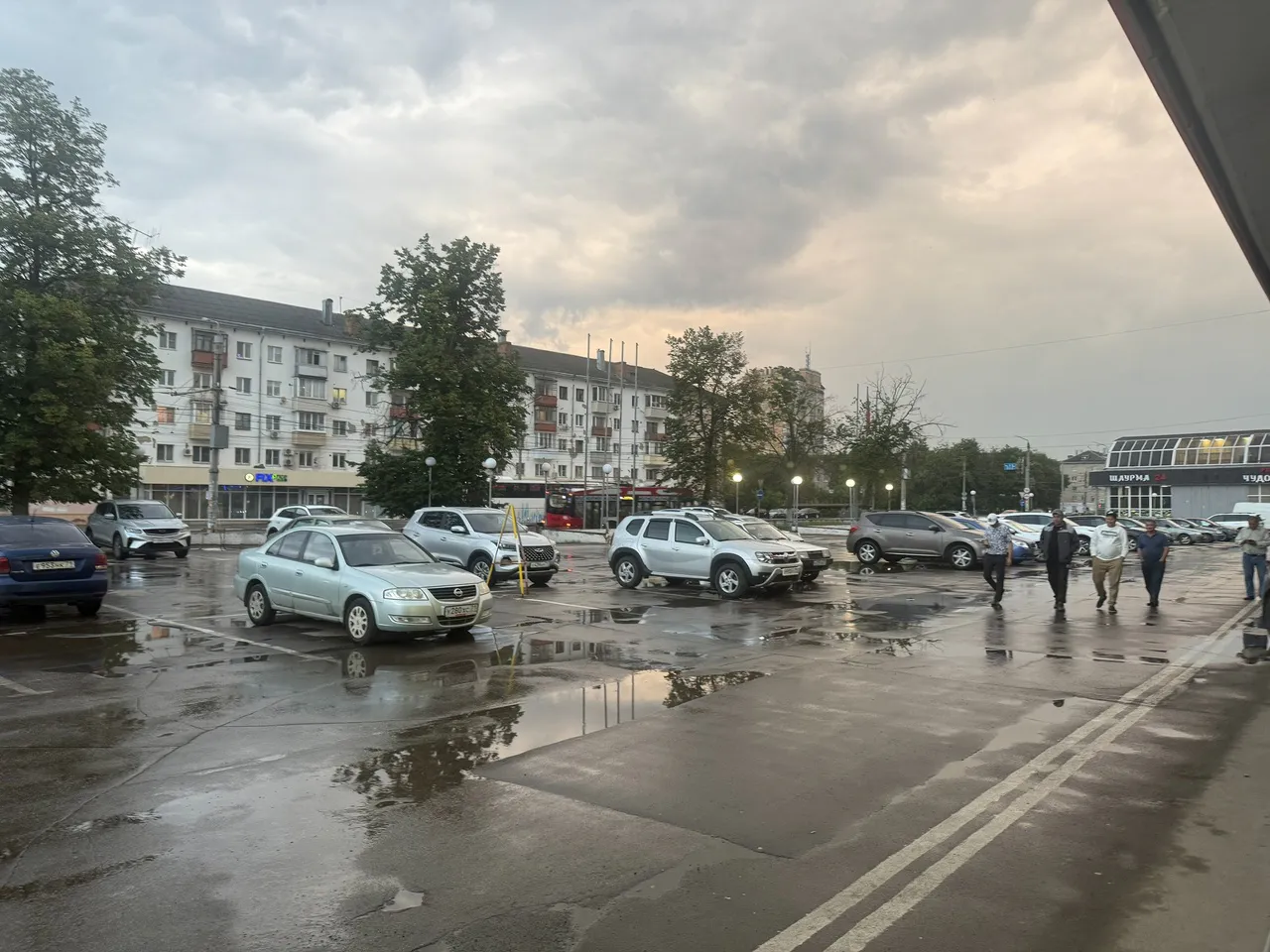 Возвращение к ливням и грозам: Гидрометцентр изменил прогноз с 15 июня — снова погодные аномалии