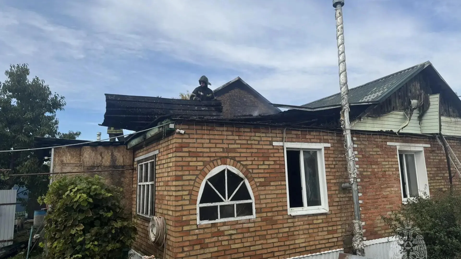В селе Грабово потушили пожар в двухквартирном доме