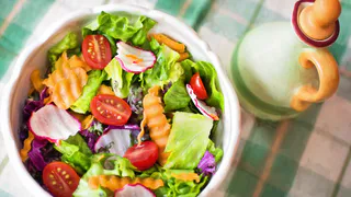 4 простых продукта: очень вкусный салат всего за 3 минуты