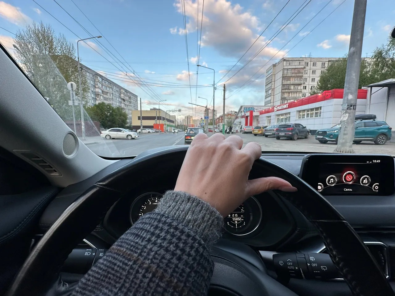 За телефон в руках водителя - ждите большой штраф. Теперь полный запрет