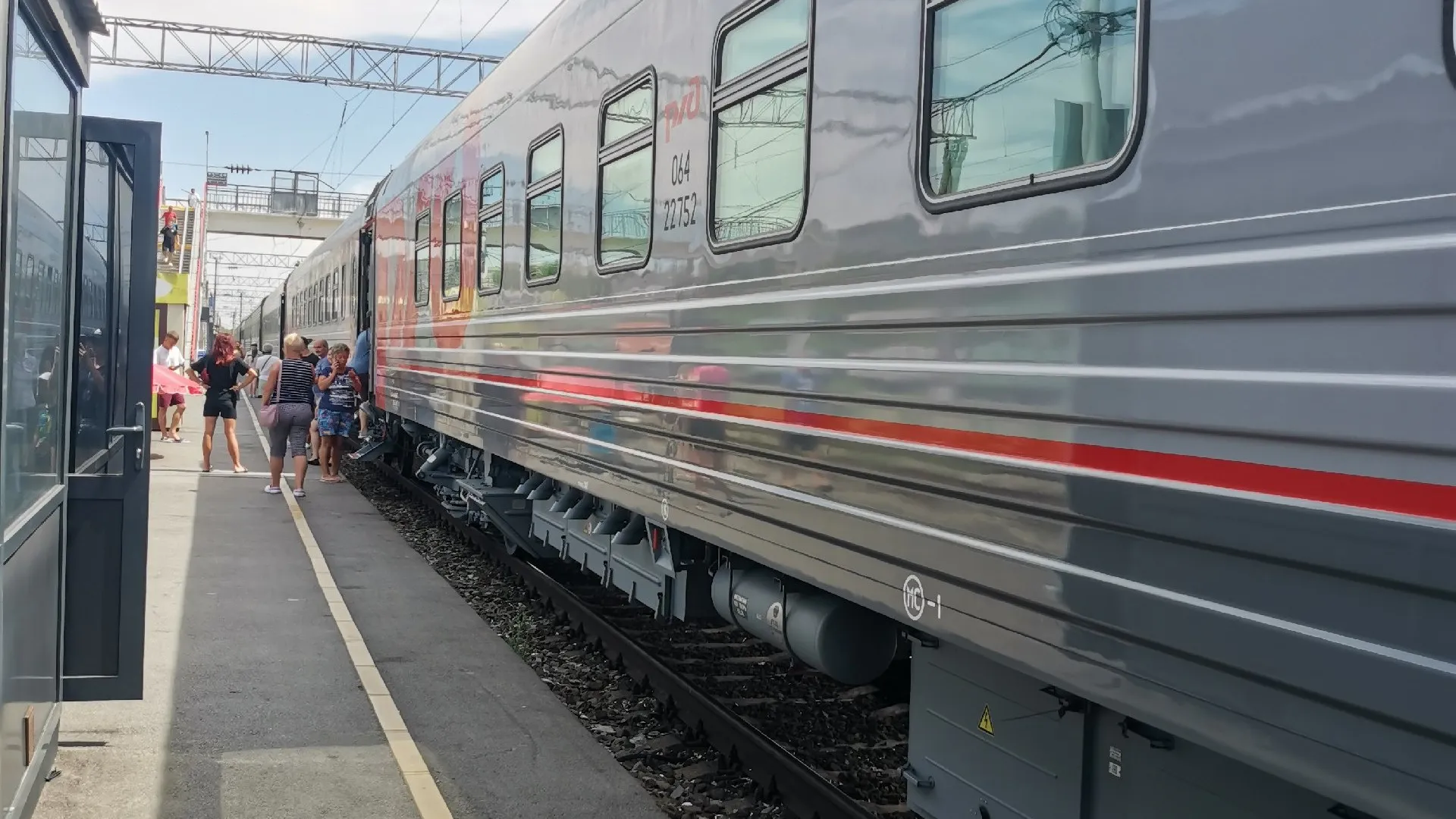 Выкинут из вагона вместе с чемоданами: в РЖД ужесточили правила, теперь не поможет даже купленный билет