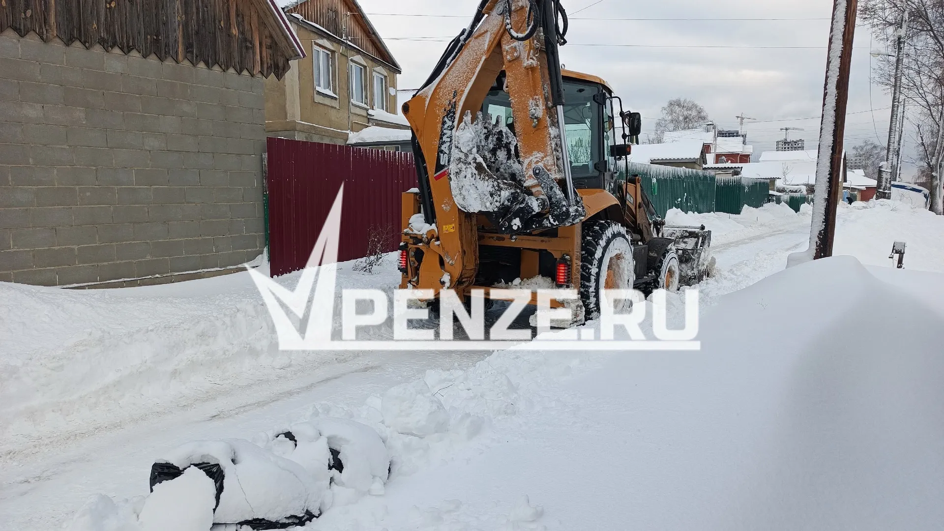 Куда звонить пензенцам, если не убрали снег: полный список номеров