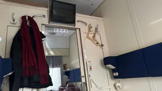 Россиянка выкупила всё купе, чтобы ехать одной. Но уже в первую ночь поняла: зря потратила деньги