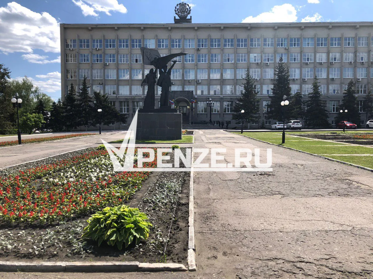 Денис Соболев поздравил пензенцев с Днем строителя