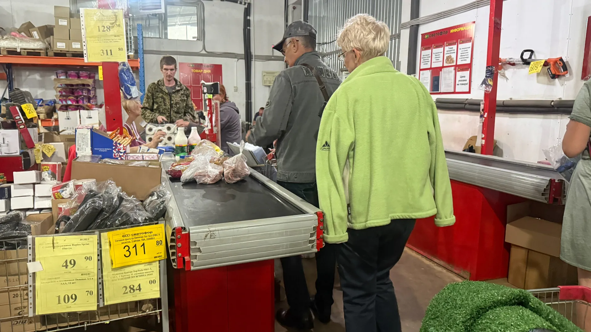 Подруга-продавец сказала, почему в «Светофоре» постоянно все дешево - неожиданная причина
