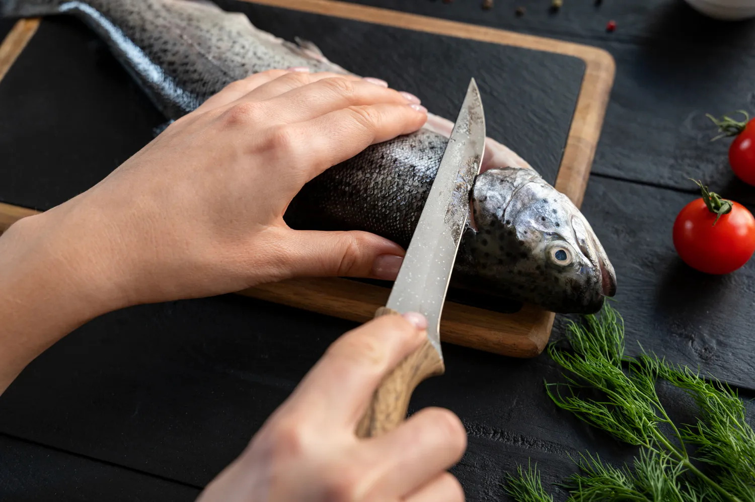 Любую рыбу чищу руками, без ножа и горячей воды: кухня всегда остается чистой - рабочий метод из Испании