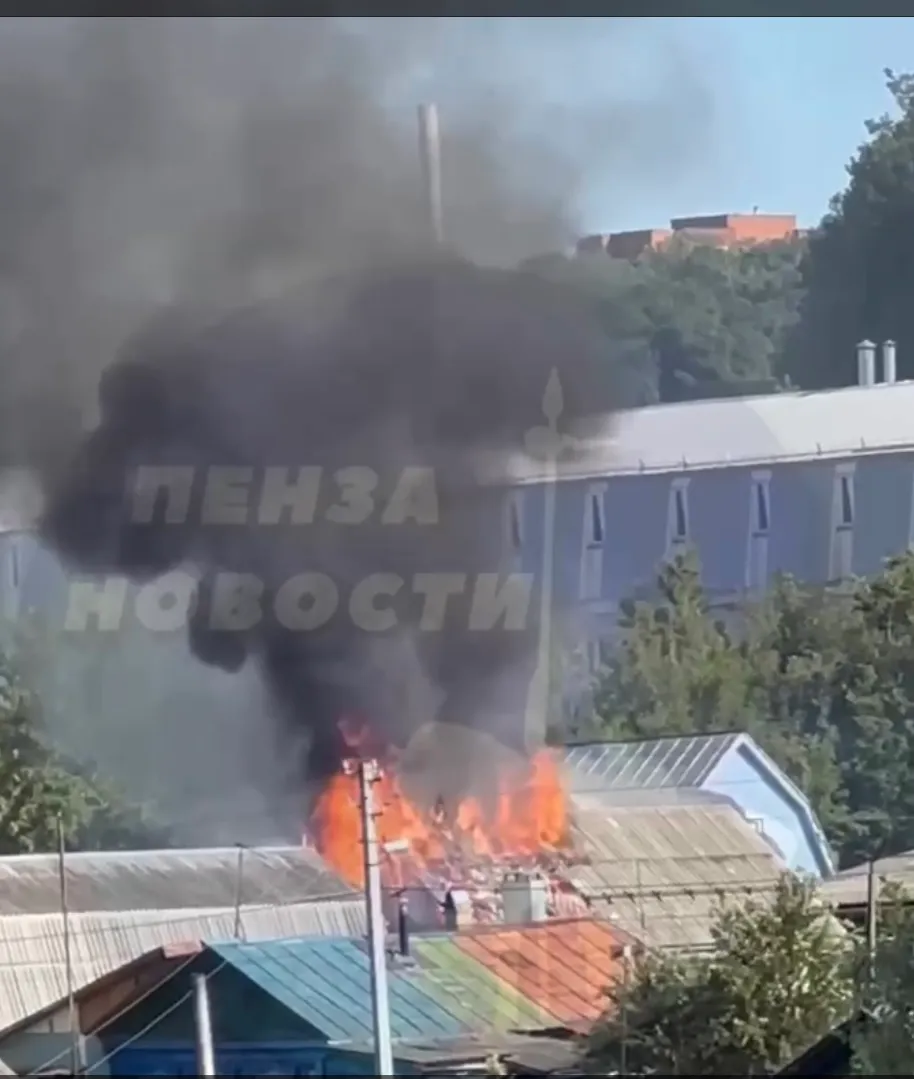 На улице Ключевой в Пензе из пожара спасли человека