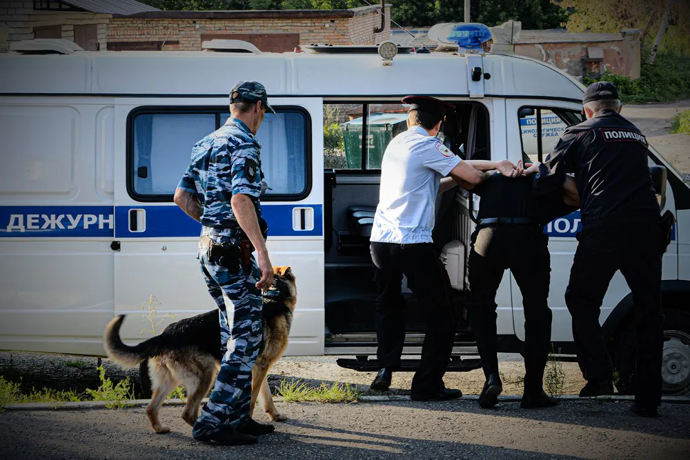 Житель Пензы просил вернуться возлюбленную, приставив к ее шее нож