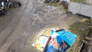 В Пензе кучу песка накрыли баннером с погибшим на СВО солдатом