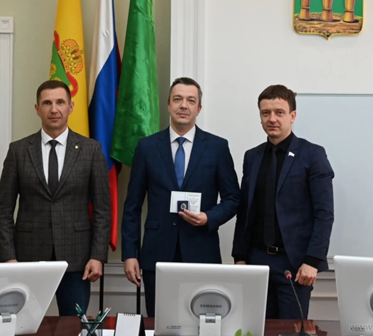 В Пензе наградили руководителя управления образования федеральным званием