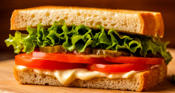 Три продукта на тёрку — и сытная намазка на булку уже на столе: вкуснее омлета и хлопьев на завтрак